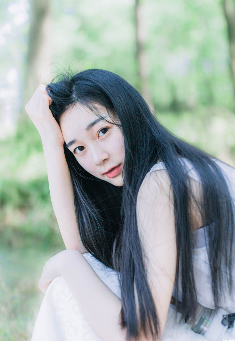“军师，那诸葛亮如今正在猛攻江州，我等当速速派出援兵，以解江州之厄。”邓贤皱眉看向庞统道：“若能说降张任将军，由其说服一些关卡守将，则我军兵马可以直抵江州。”